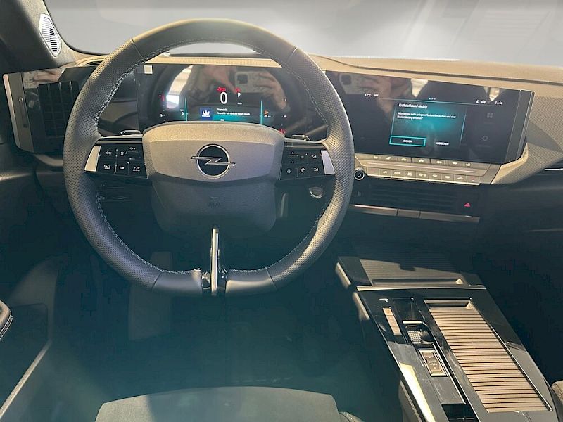 Opel Astra 1.2 Sports Tourer GS AT