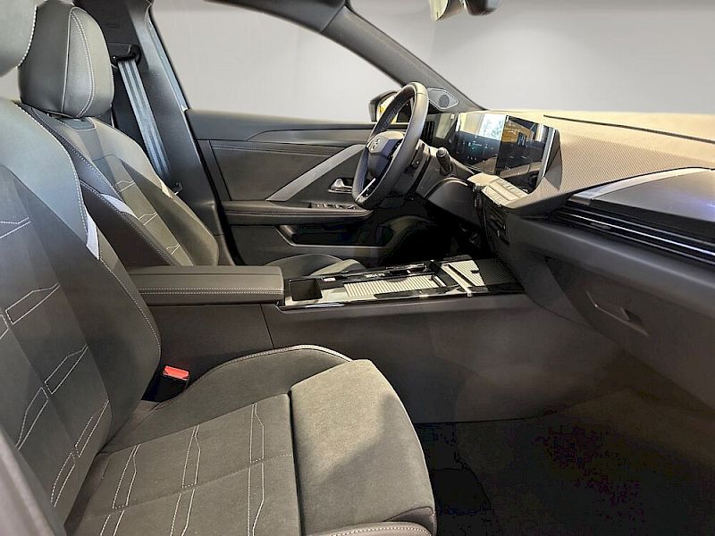 Opel Astra 1.2 Sports Tourer GS AT